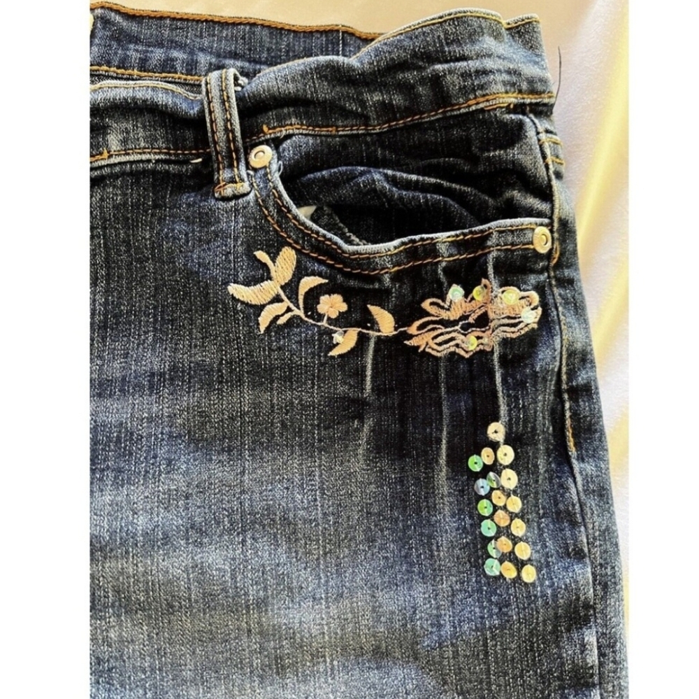 Judy Blue Jeans with Embellishments - Picture 3 of 8